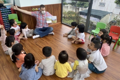 Học qua câu chuyện