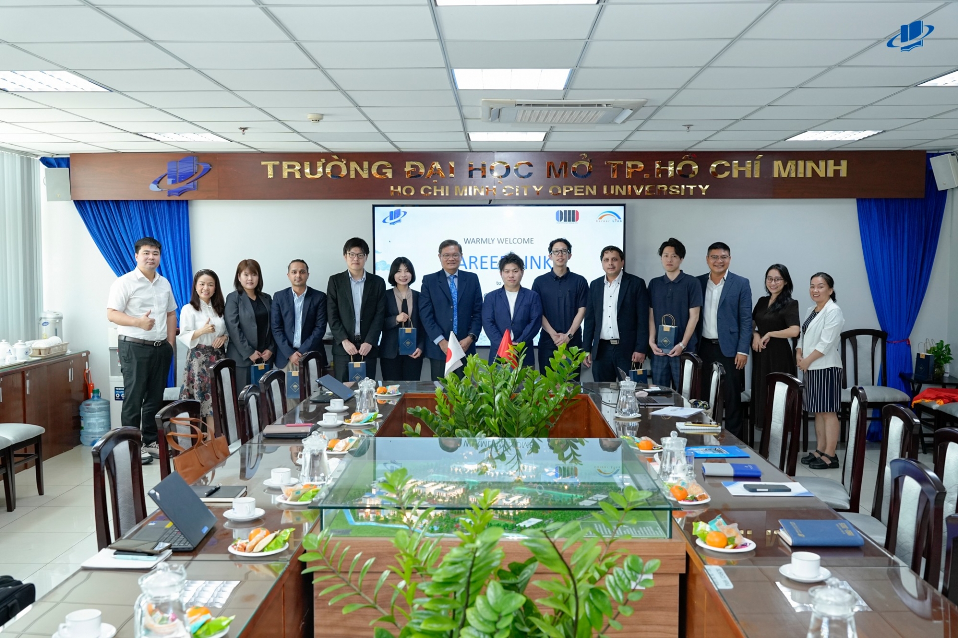 CHUYẾN CÔNG TÁC CỦA CÔNG TY CAREER LINK FACTORY TẠI VIỆT NAM - THĂM VÀ LÀM VIỆC VỚI CÁC TRƯỜNG CAO ĐẲNG, ĐẠI HỌC